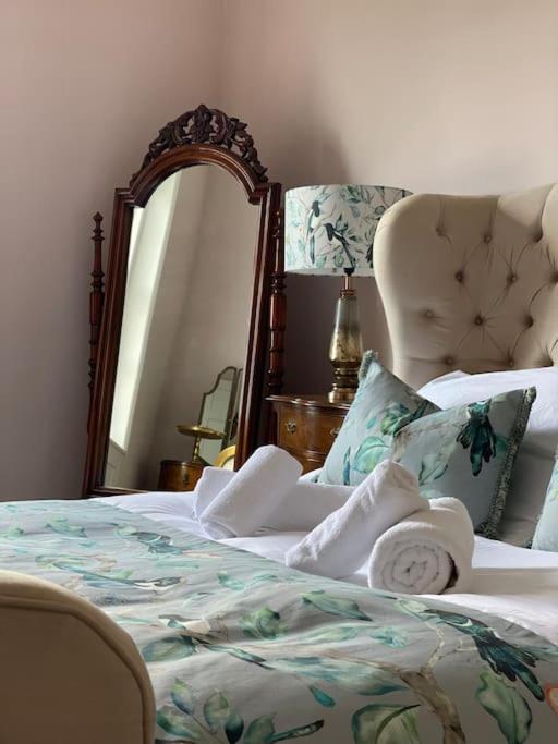 Luxury Georgian Home, Hot Tub, Sea View, Private Garden, Sleeps 6 * Bognor Regis