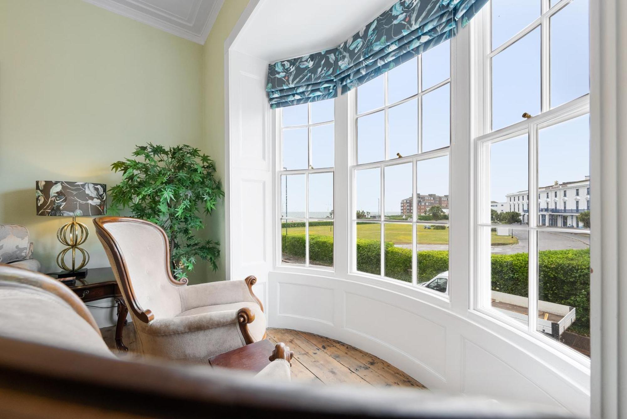 Luxury Georgian Home, Hot Tub, Sea View, Private Garden, Sleeps 6 * Bognor Regis