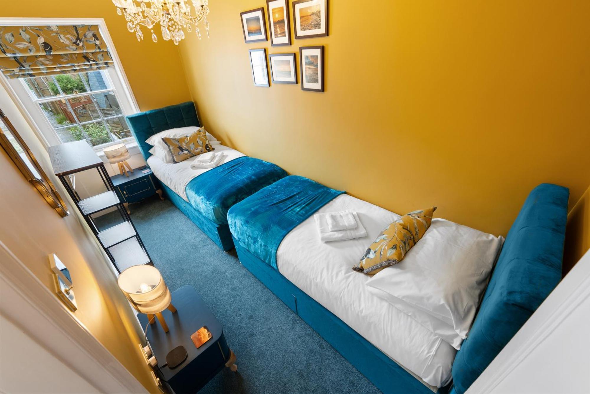 Luxury Georgian Home, Hot Tub, Sea View, Private Garden, Sleeps 6 Bognor Regis