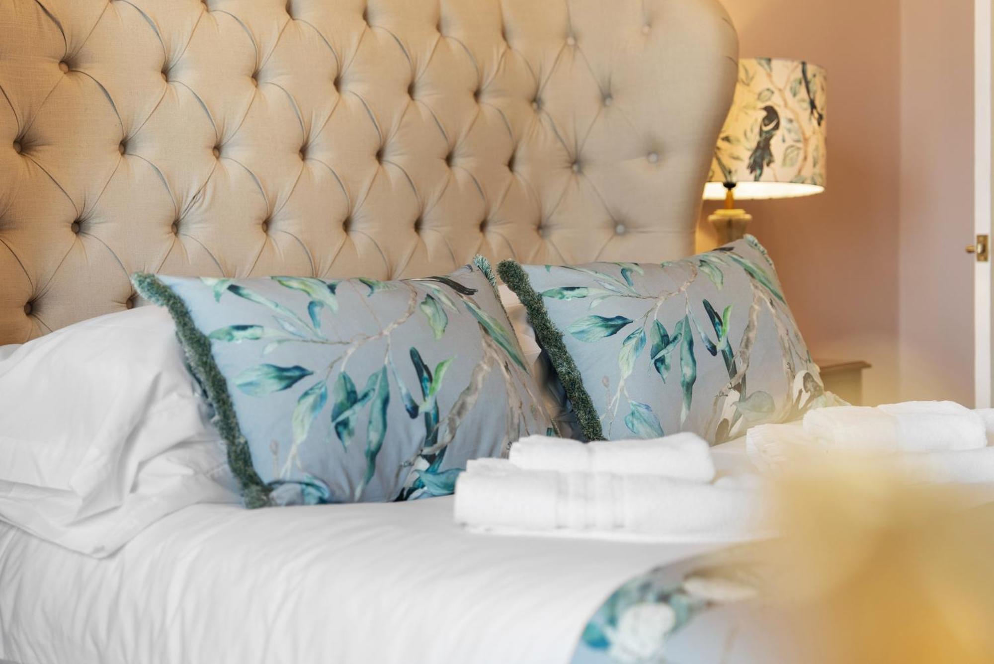 Apartment Luxury Georgian Home, Hot Tub, Sea View, Private Garden, Sleeps 6 *