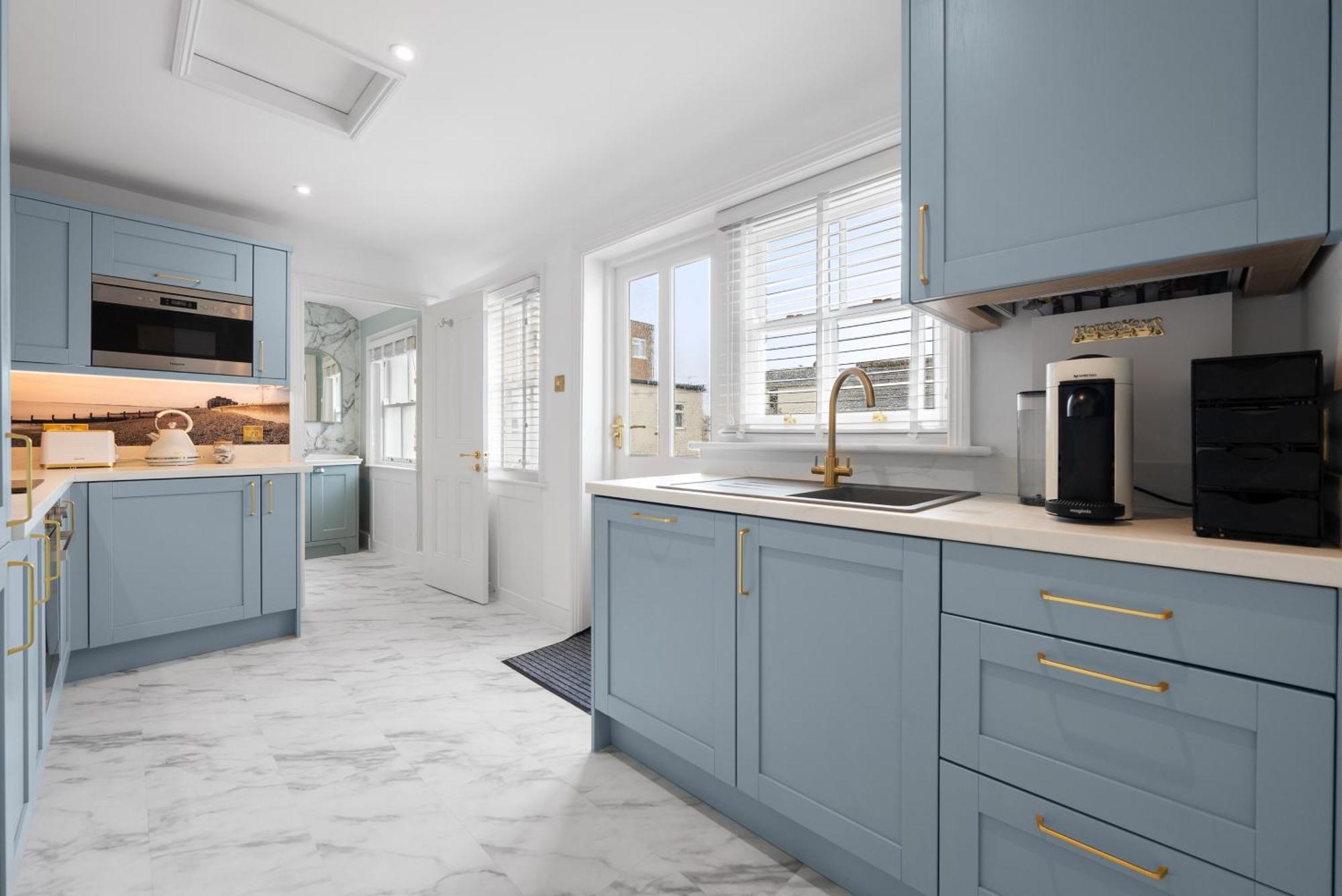 Luxury Georgian Home, Hot Tub, Sea View, Private Garden, Sleeps 6 Apartment Bognor Regis