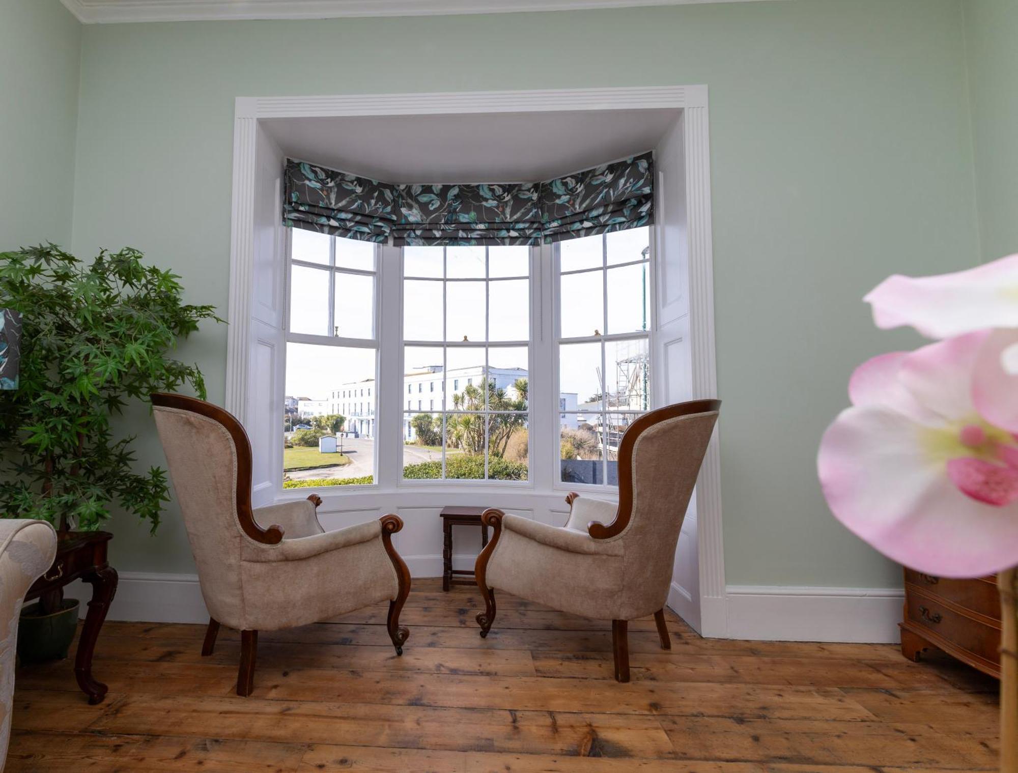 Luxury Georgian Home, Hot Tub, Sea View, Private Garden, Sleeps 6 Bognor Regis