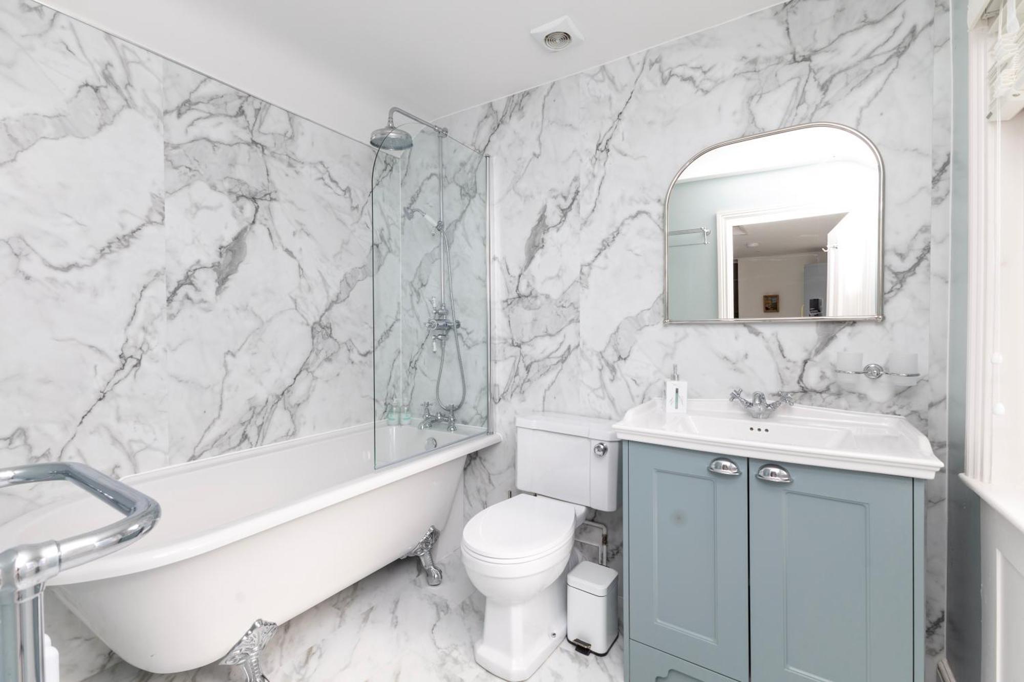 Luxury Georgian Home, Hot Tub, Sea View, Private Garden, Sleeps 6 * Bognor Regis