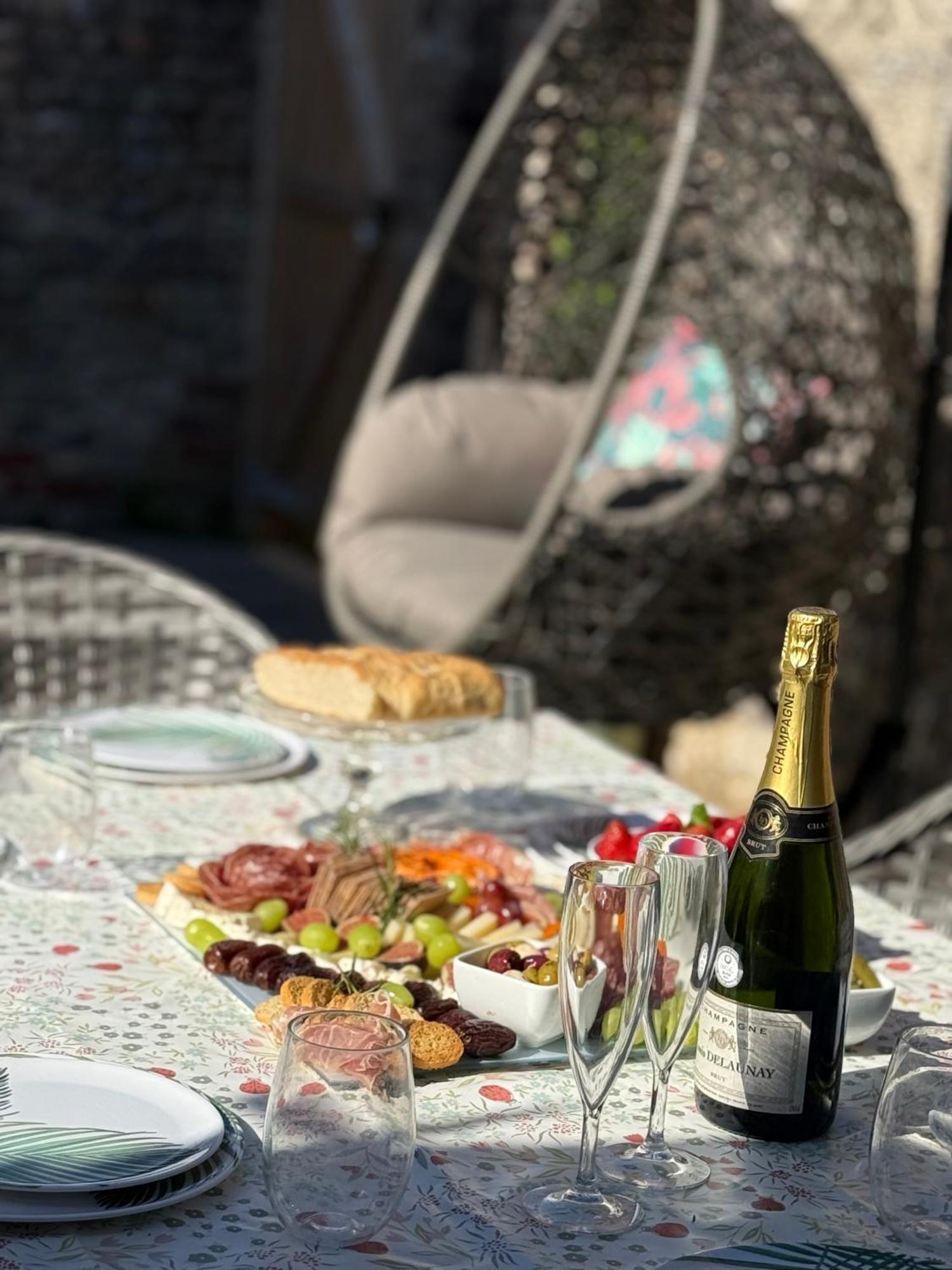 Apartment Luxury Georgian Home, Hot Tub, Sea View, Private Garden, Sleeps 6 *
